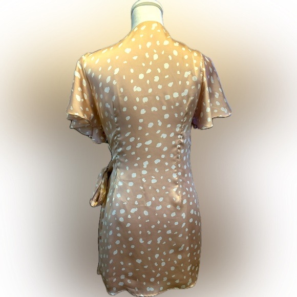 Dress forom boutique blush and white dot wrap dress - Picture 3 of 3